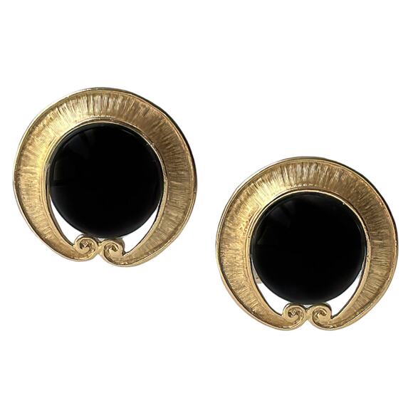 1990s Trifari Black Faux Onyx Plastic Button Style Gold Plate Clip On Earrings - Picture 3 of 3